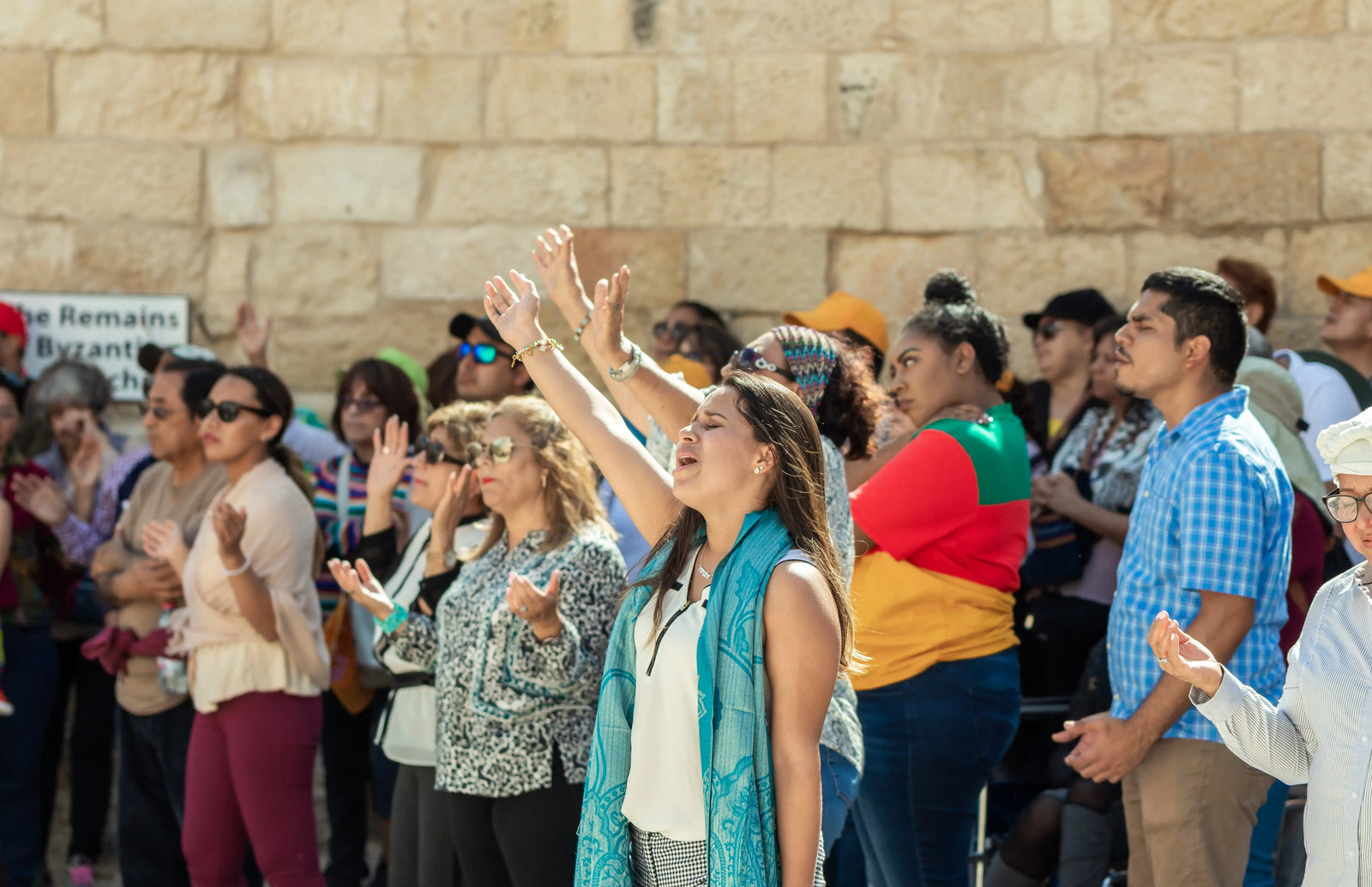 christian woman prays for Israel 