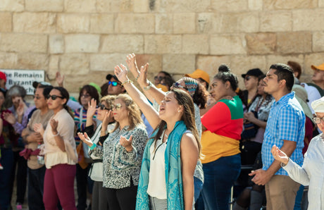 christian woman prays for Israel 
