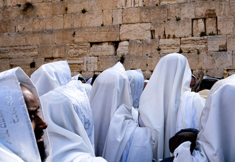 Jews pray at western wall in Jerusalem